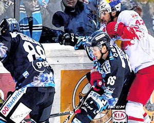 Das österreichische Skispringerteam hinkt hinterher Das österreichische Skispringerteam hinkt hinterher